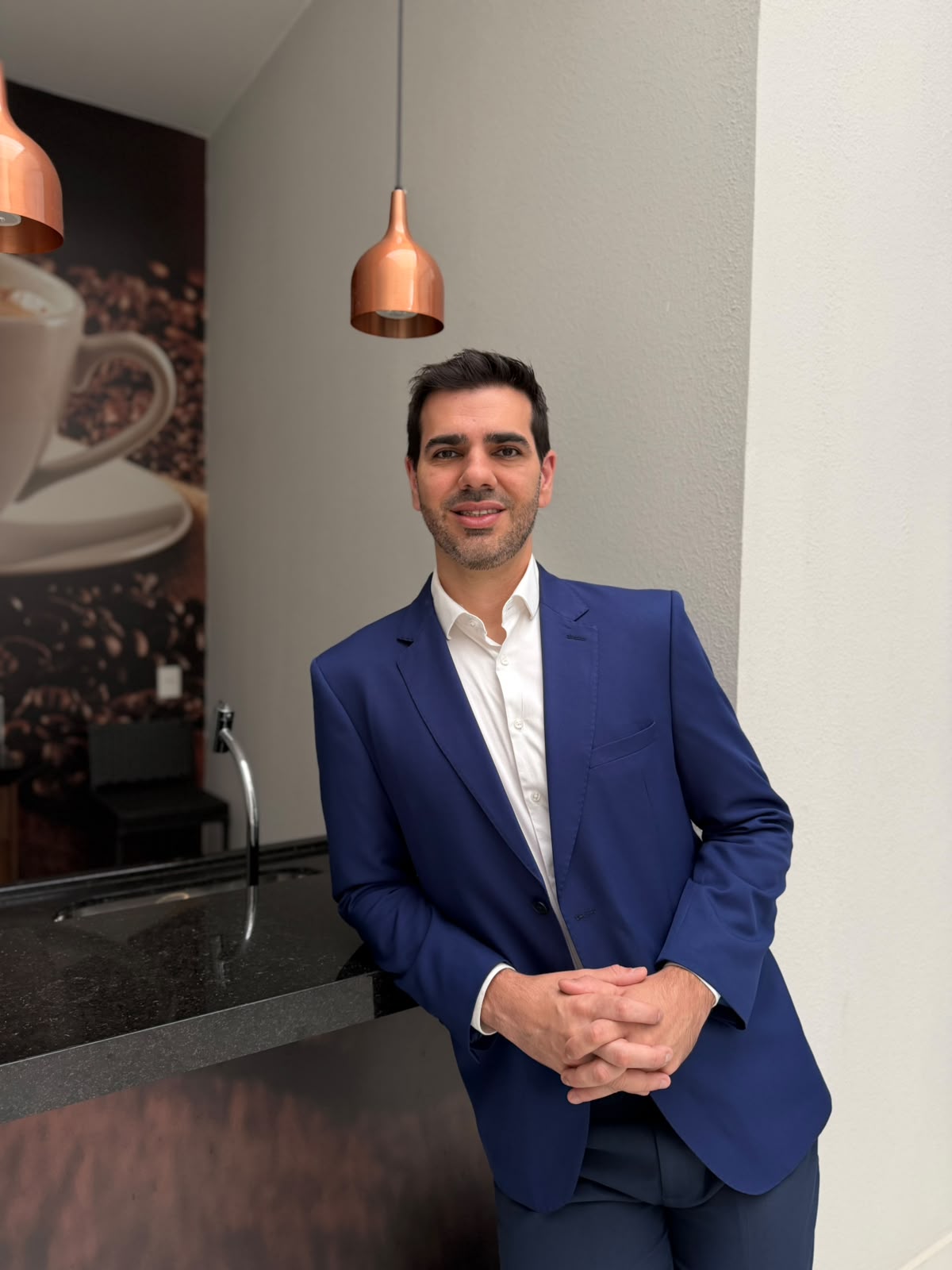 Dr. Victor Machado