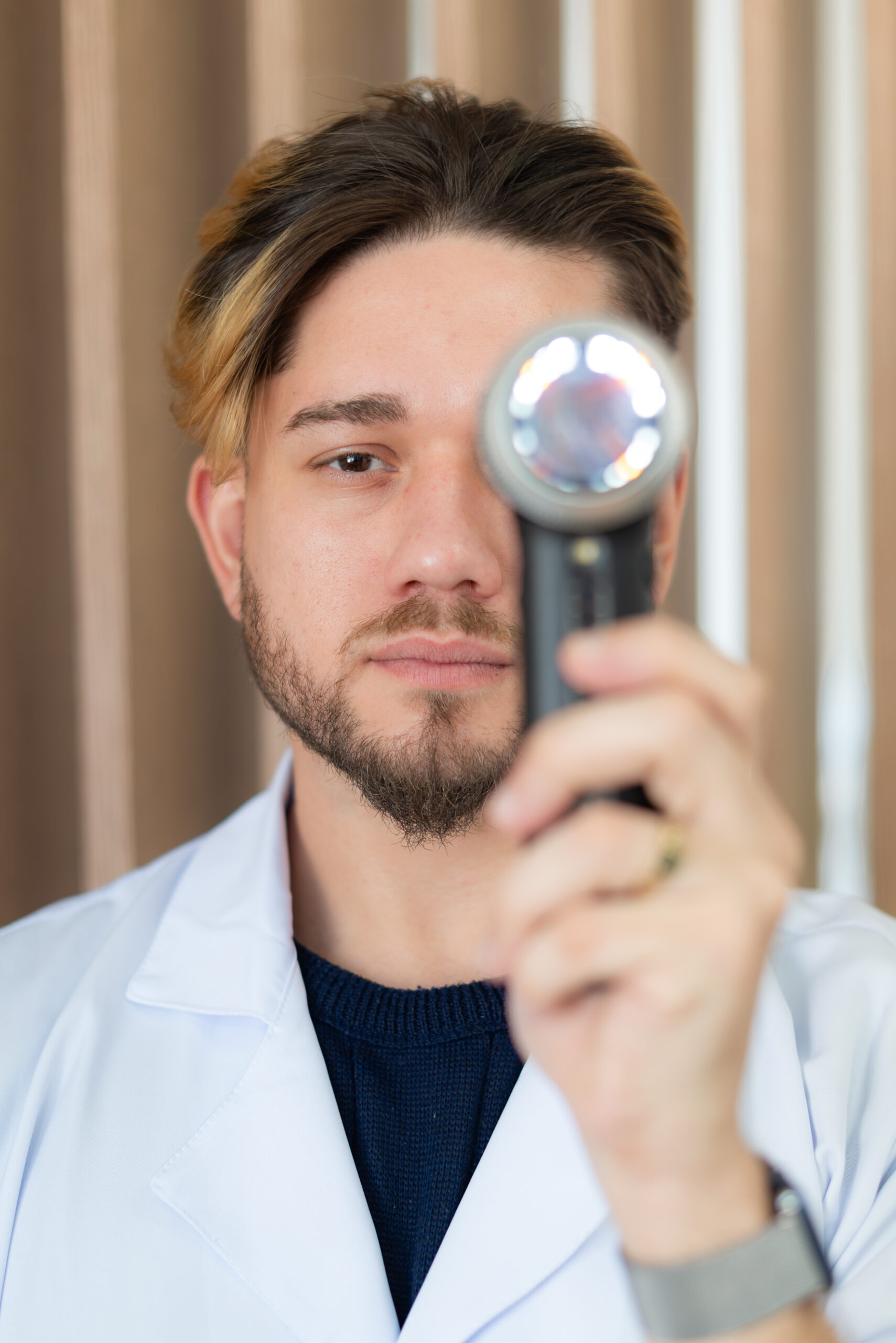 Dr. Wilton Pedro em consultório