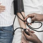 crop-medic-measuring-pulse